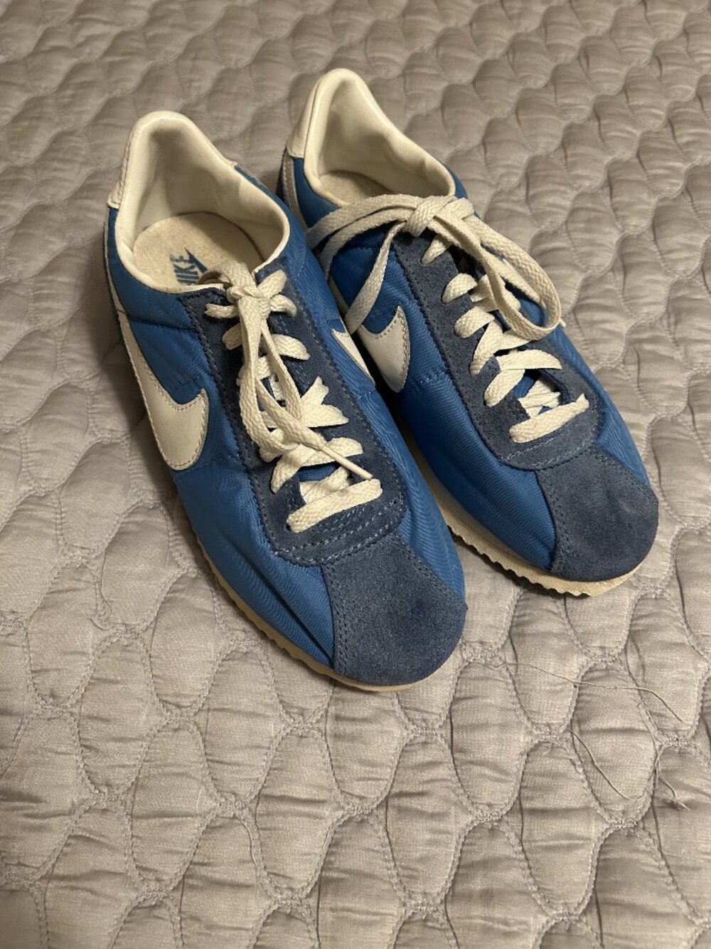 Nike - Size 8 - Vintage Tennis Shoes / Sneakers - Excellent Condition